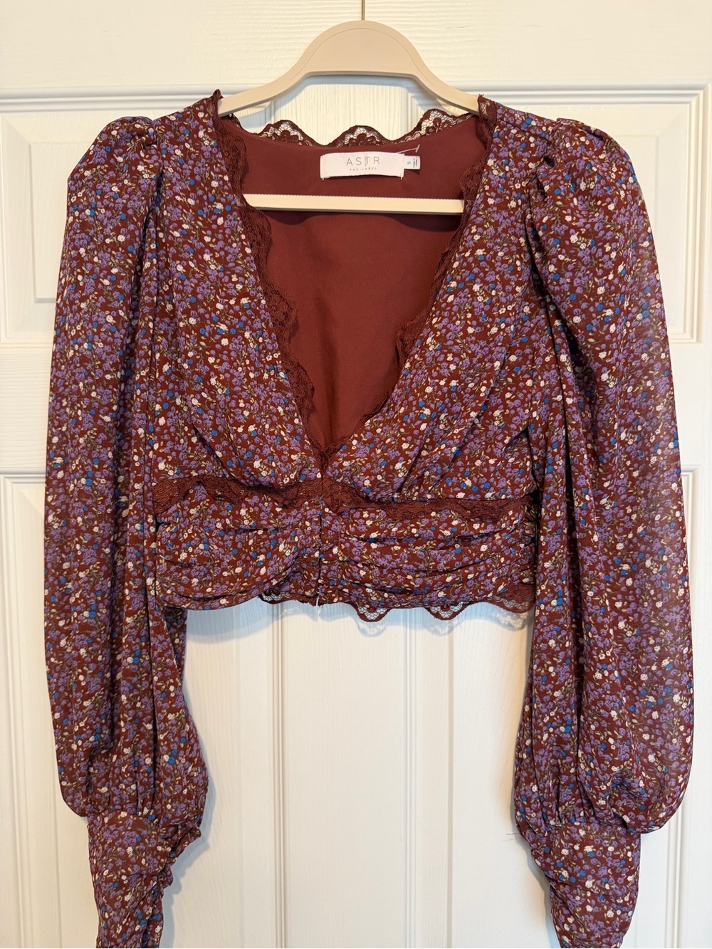 Astr Burgundy Floral Lace-Trim Cropped Top